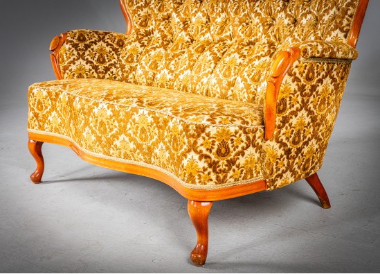 Old - Fashioned Bench