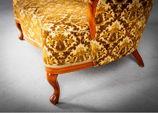 Old - Fashioned Bench