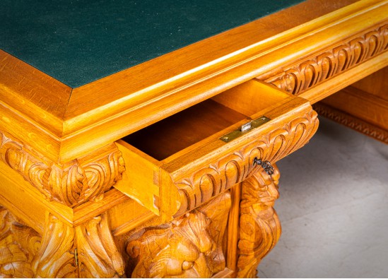 Письменный стол + Кресло