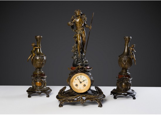 Часы и вазы 2 шт.