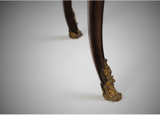 Konsolė - žaidimų staliukas