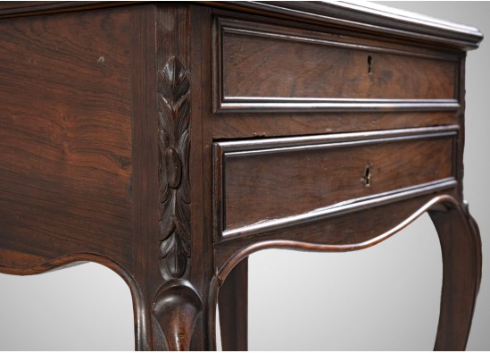 Siuvimo reikmenų staliukas