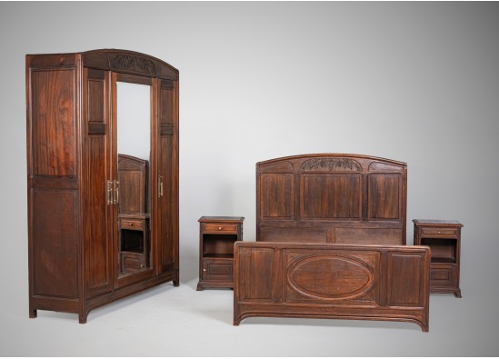 Bedroom furniture set