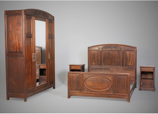 Bedroom furniture set