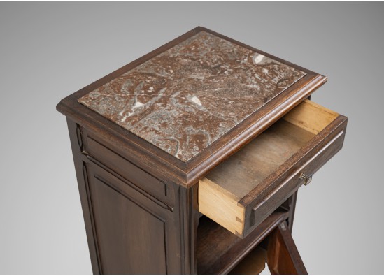 Bedroom furniture set