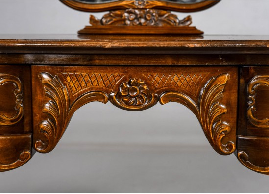 Vanity table