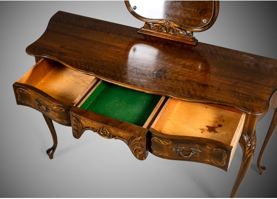 Vanity table