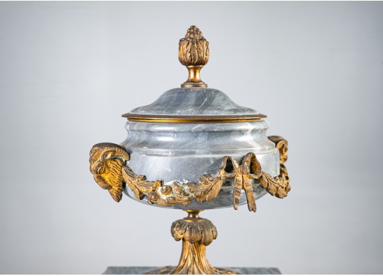 Clock and two candleholders