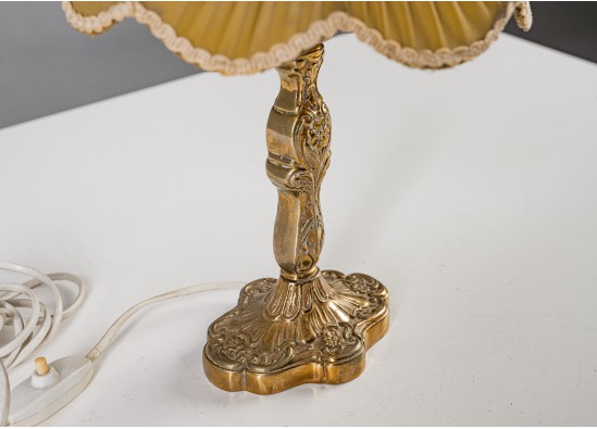 Table lamp
