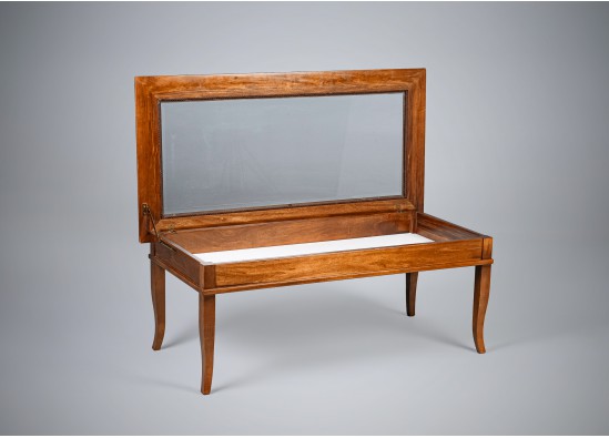 Display table