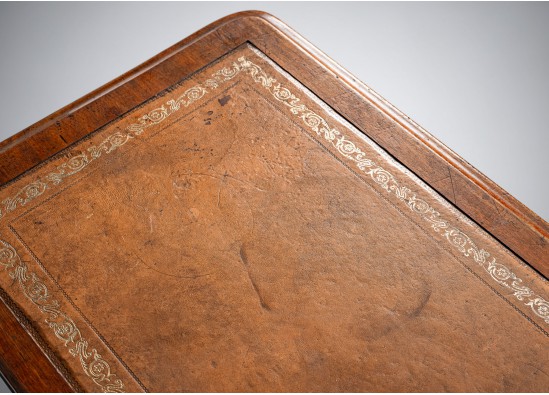 Письменный стол