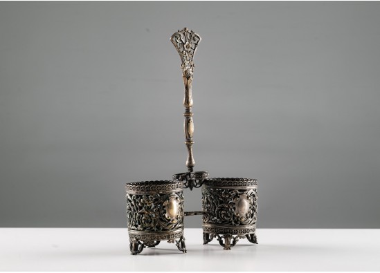 Set of dishes