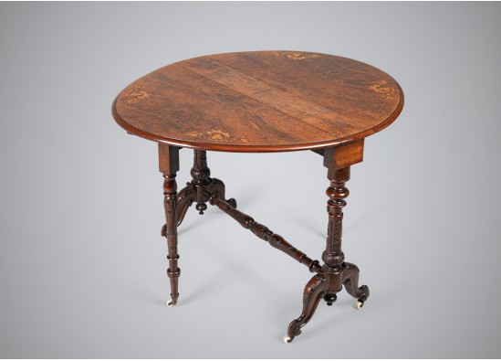 Folding table