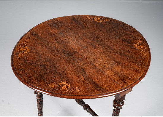 Folding table