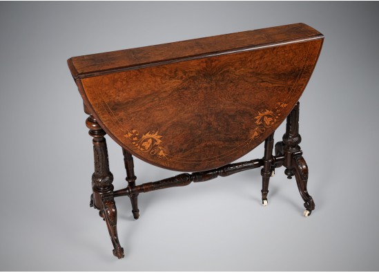 Folding table