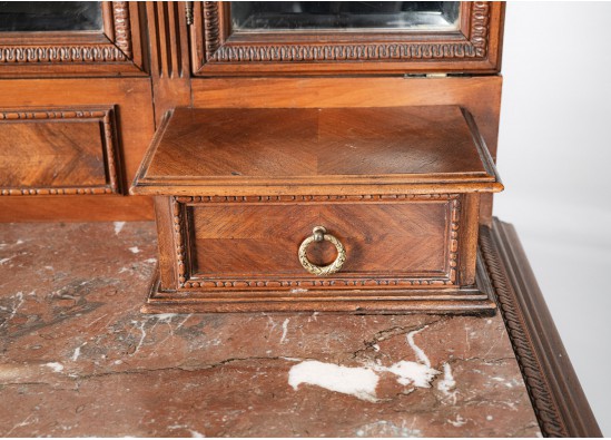 Vanity table