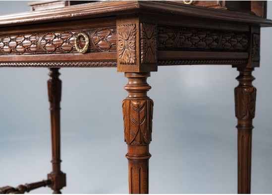 Vanity table