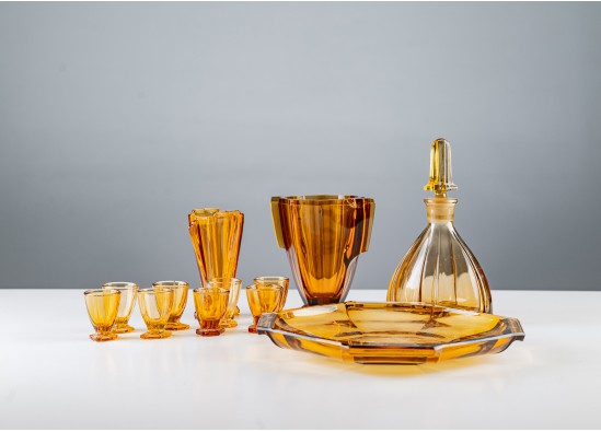 Set of dishes