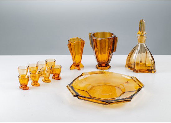 Set of dishes