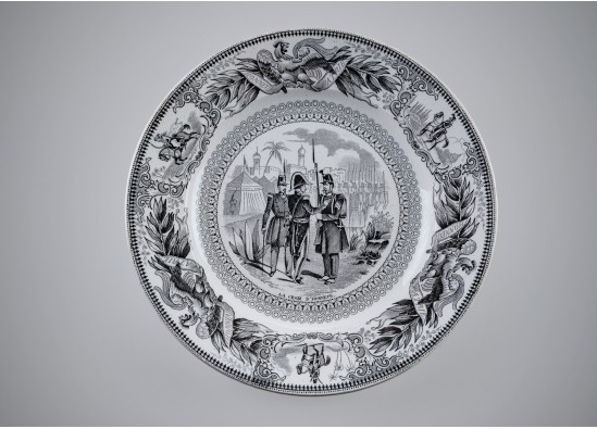 Set of 5 decorative plates.