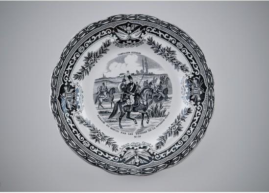 Set of 6 decorative plates.