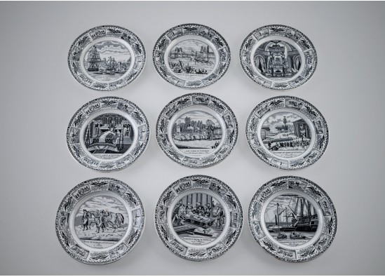 Set of 9 decorative plates.