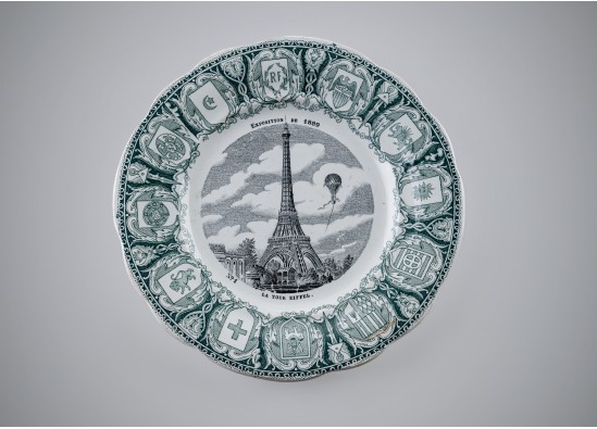 Set of 10 decorative plates