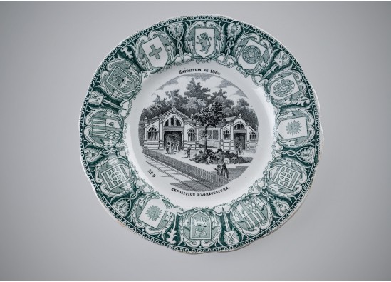 Set of 10 decorative plates