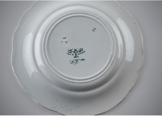 Set of 10 decorative plates