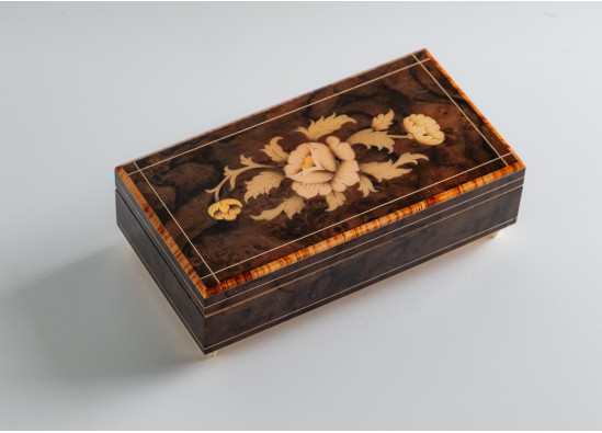 Musical jewelry box