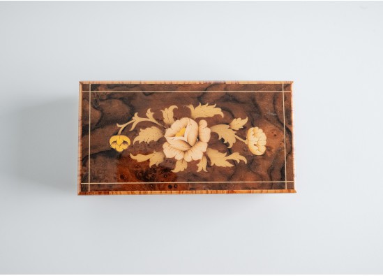 Musical jewelry box