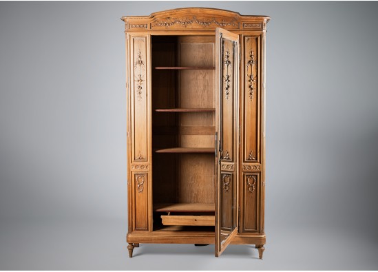Bedroom furniture set