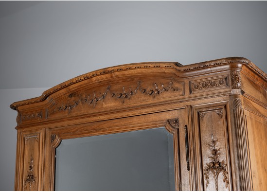 Bedroom furniture set