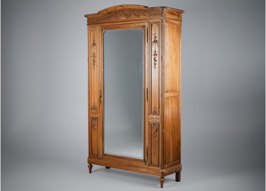 Bedroom furniture set