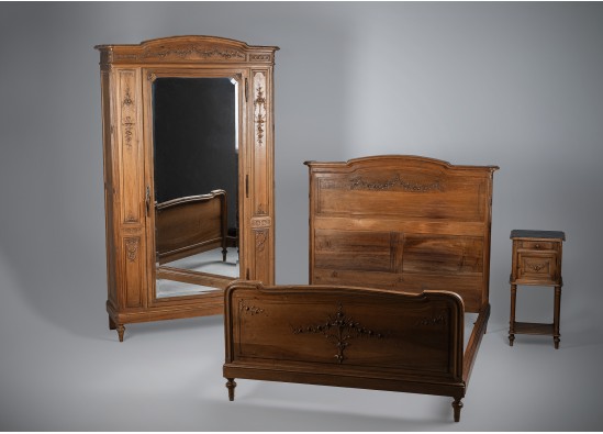 Bedroom furniture set