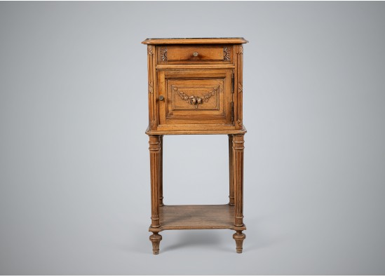 Bedroom furniture set