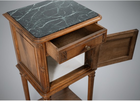 Bedroom furniture set