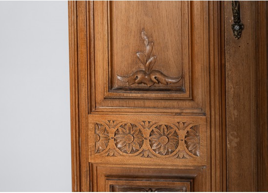 Bedroom furniture set