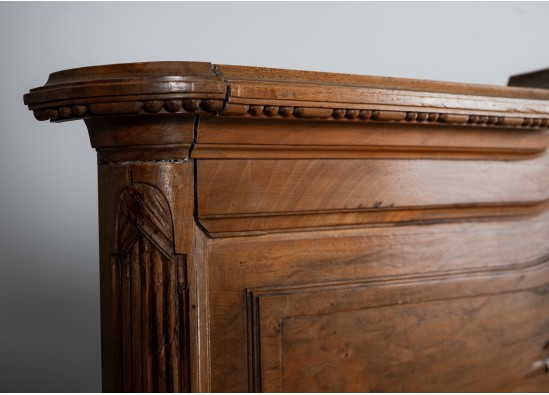 Bedroom furniture set